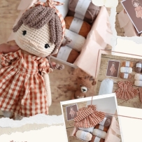 Il est enfin en ligne ! ✨

Je suis tellement heureuse de vous présenter Lison, jolie poupée et son doudou 🤎

Mon tout nouveau kit crochet est disponible dès maintenant sur la boutique !

Le kit contient tout le nécessaire pour réaliser Lison et sa peluche :
- Le tutoriel détaillé et illustré
- 7 pelotes Ricorumi
- Les fils à broder
- Les yeux de sécurité
- La ouate de rembourrage
- Un marqueur de maille
- Une robe et un turban cousus artisanalement

J'espère que cette jolie poupée vous plaira autant que j'ai aimé la créer. 

💌 Commentez juste en dessous et je vous envoie automatiquement le lien vers le kit.

#pensebonheur #crochet #amigurumi #amigurumis #kitcrochet